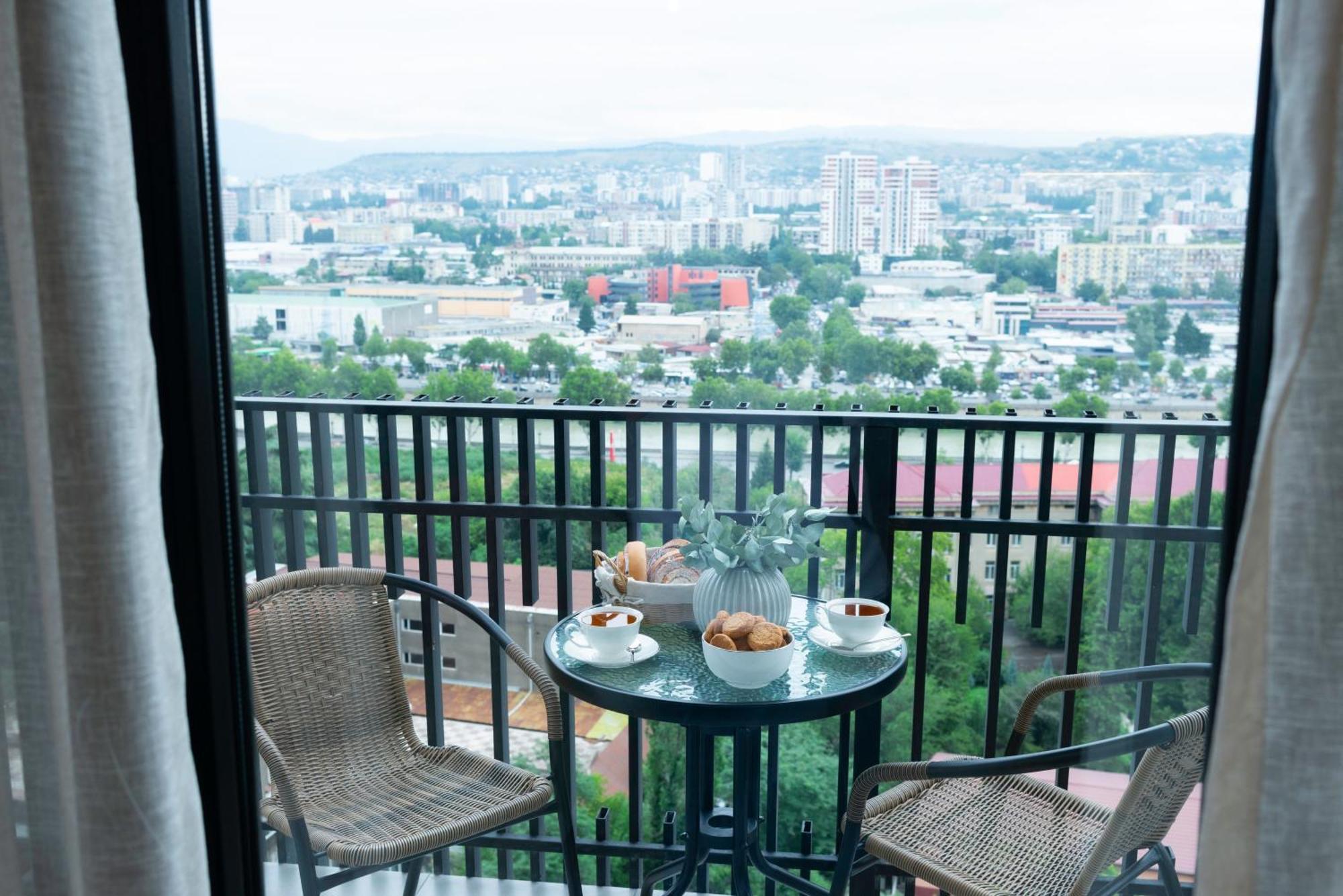 Pool House Hotel Tbilisi Exterior photo